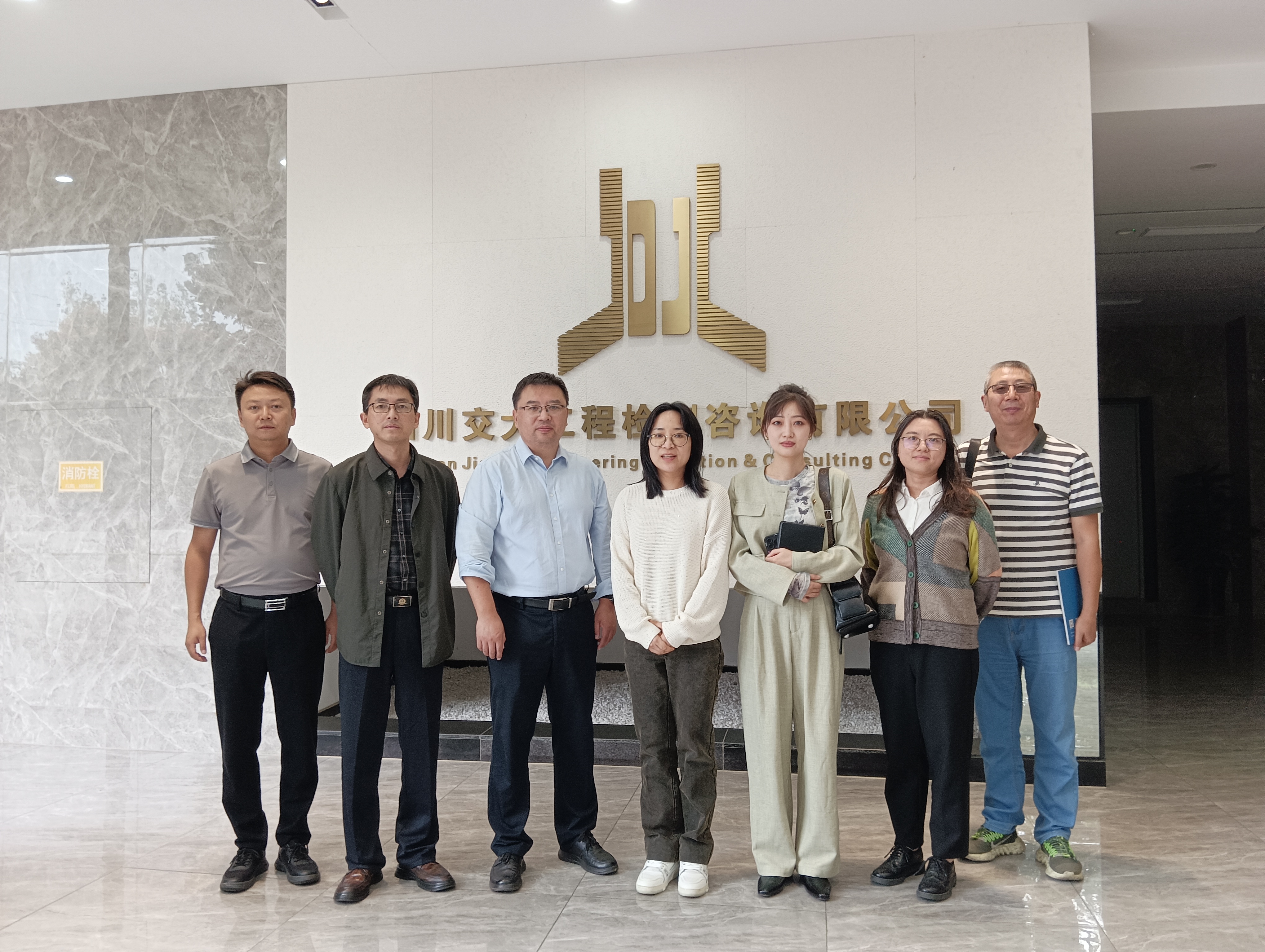 1792463179354063628.jpg 成都工业职业技术学院智慧城市学院来访1.jpg